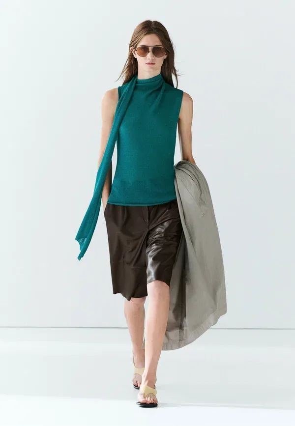 Топ с шарфом из бумаги, хлопка и вискозы High neck top with scarf detail Massimo Dutti, turquoise, бирюзовый — фото 2