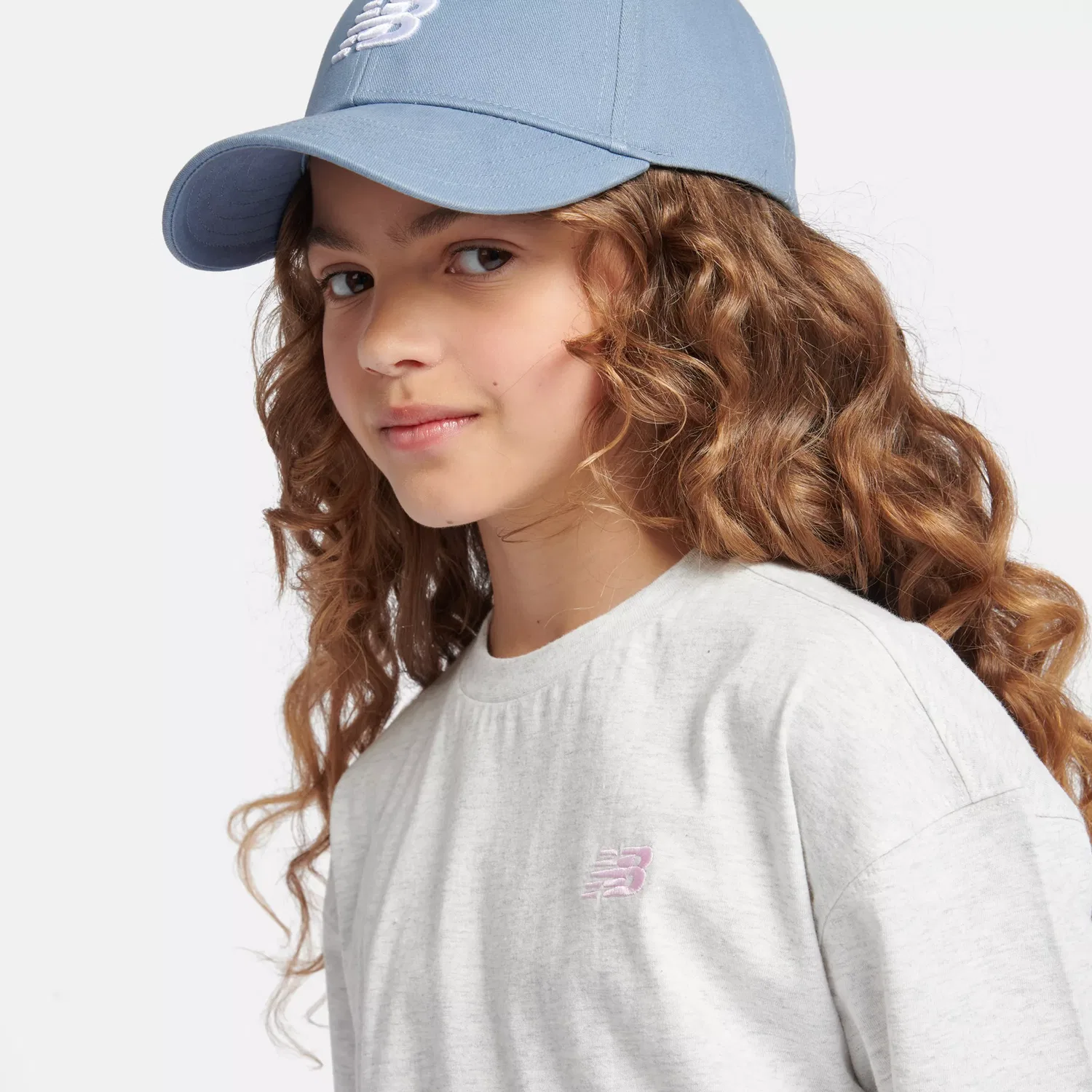 Детская футболка с коротким рукавом и вышитым логотипом Small Logo Jersey New Balance, Ash Heather — фото 3