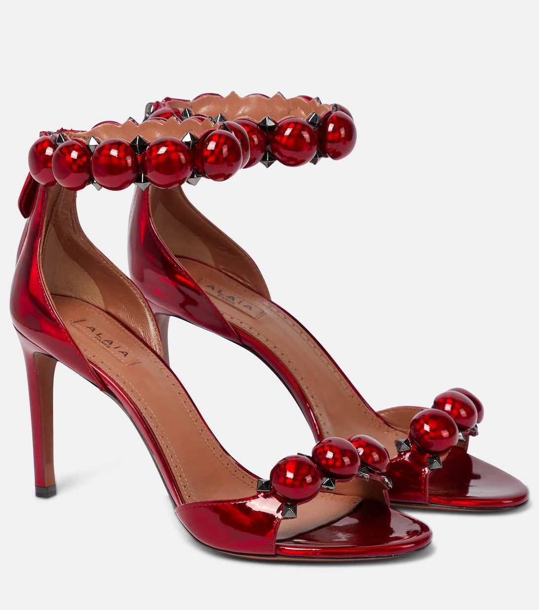 Сандалии La Bombe 90 из лакированной кожи Alaïa, красный