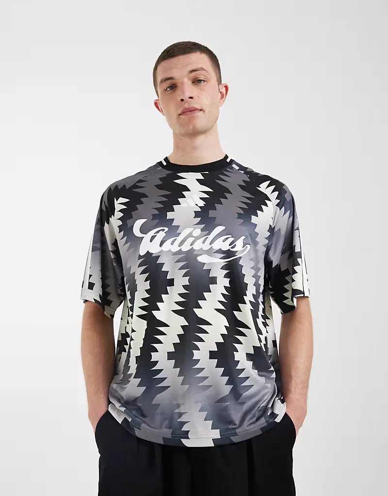 Футболка Adidas Originals Sportswear Tiro с рисунком, серо-черный