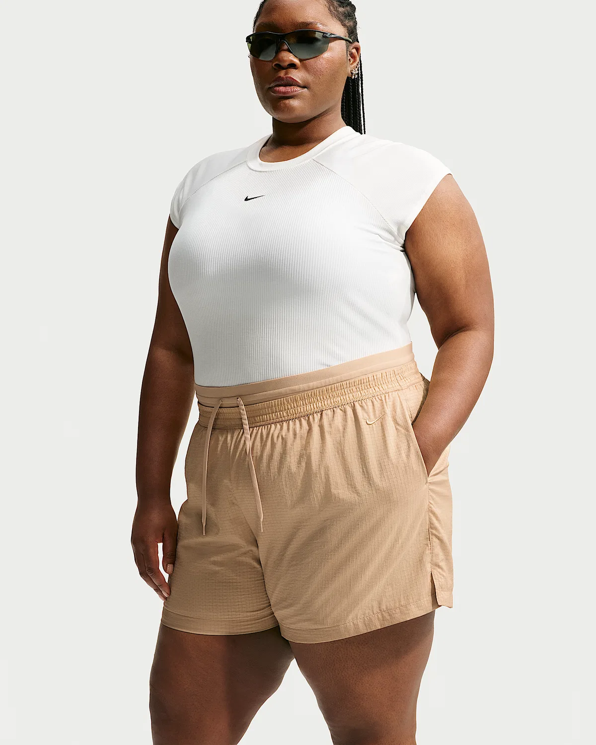 Женские свободные шорты с высокой посадкой из легкого рипстопа (плюс сайз) Nike Sportswear, Linen/Linen — фото 2