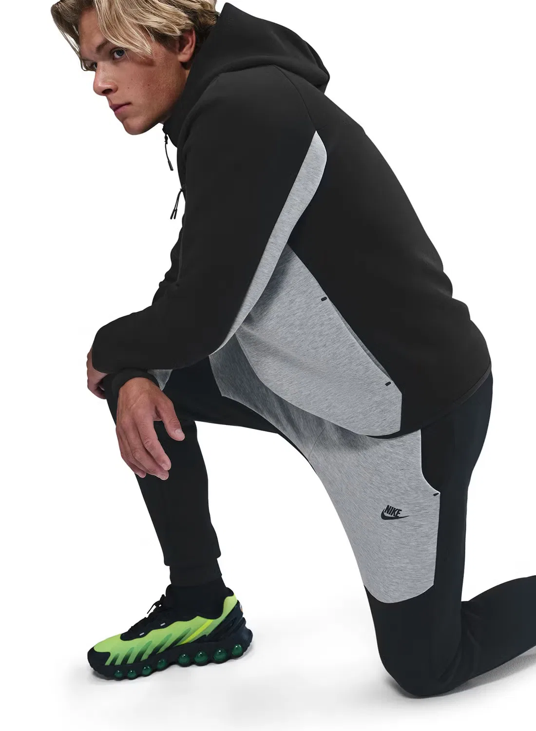 Джоггеры из технологичного флиса с утяжкой M nk tch flc jggr Nike, черный — фото 4