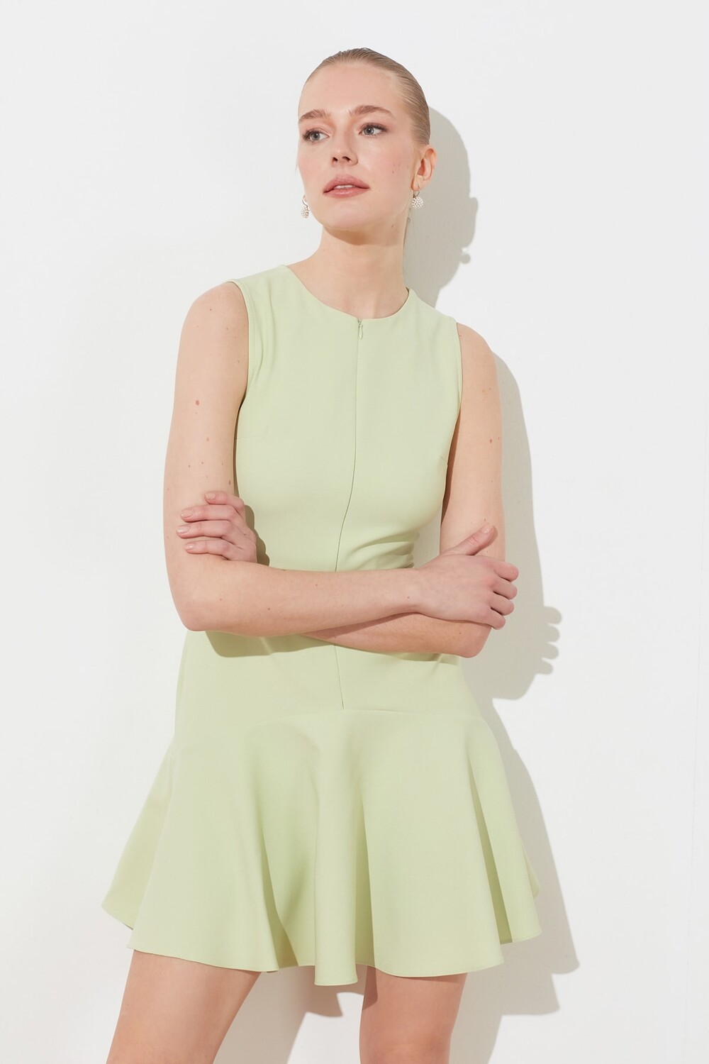 

Тканое платье мятного цвета с детальной застежкой-молнией Trendyol, зеленый