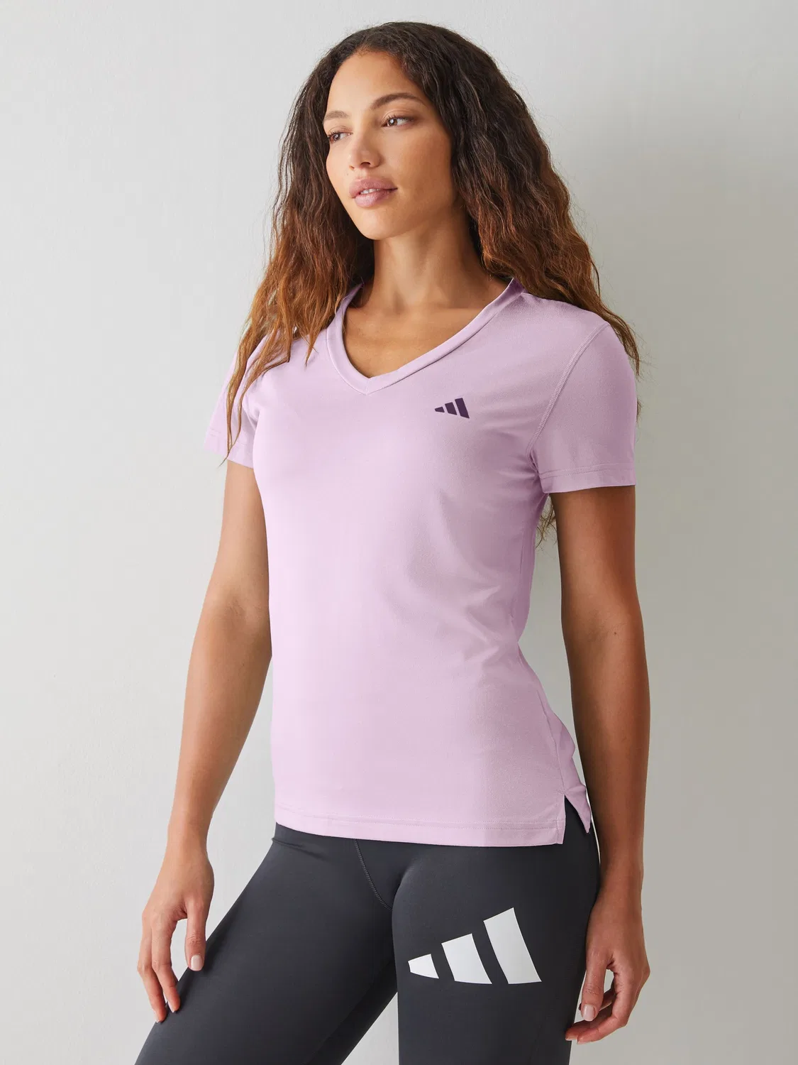 Футболка с V-образным вырезом adidas Workout Essentials, Light Pink