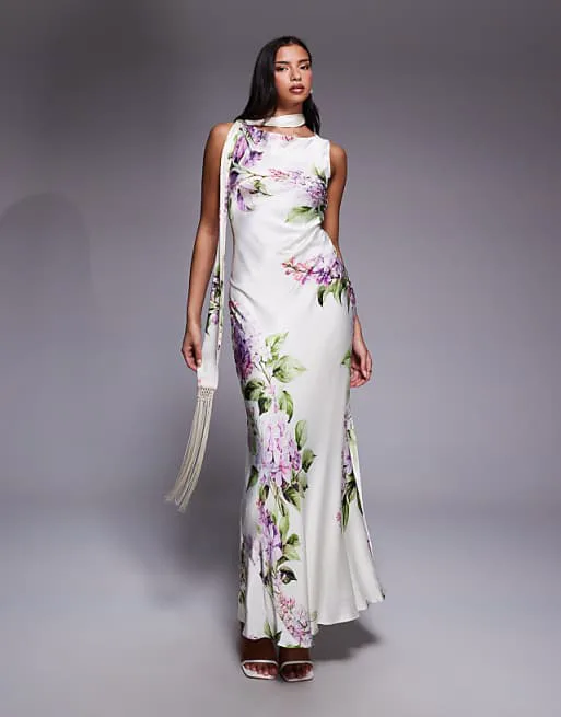 

Атласное платье макси с шарфом и кисточками Forever New с цветочным принтом цвета слоновой кости