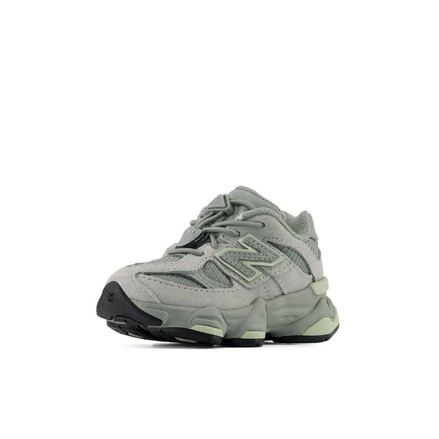 Кроссовки New Balance '9060' серого цвета
