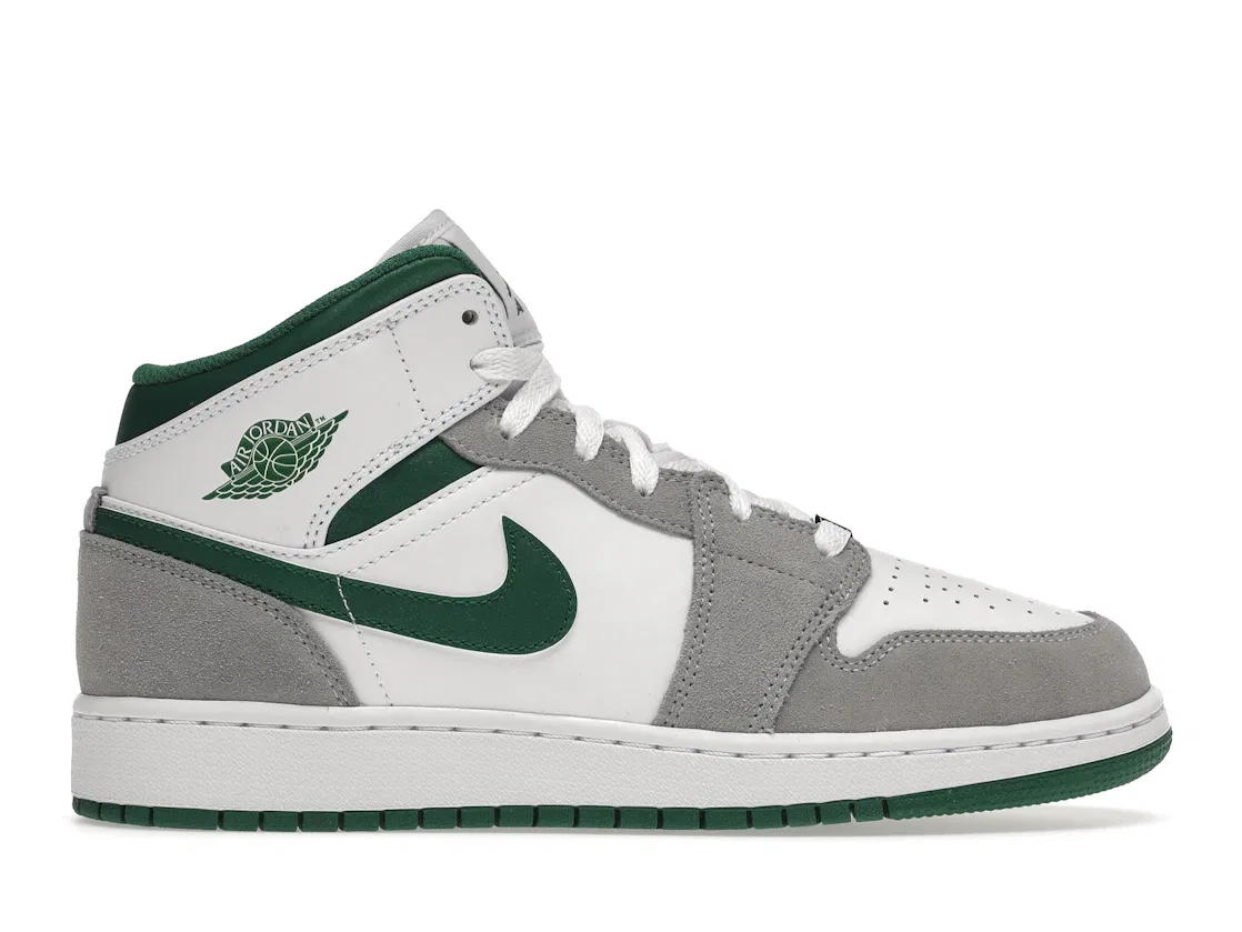 Детские кроссовки для мальчиков с замшевыми вставками Jordan 1 Mid SE Jordan, White/Pine Green-Light Smoke Grey