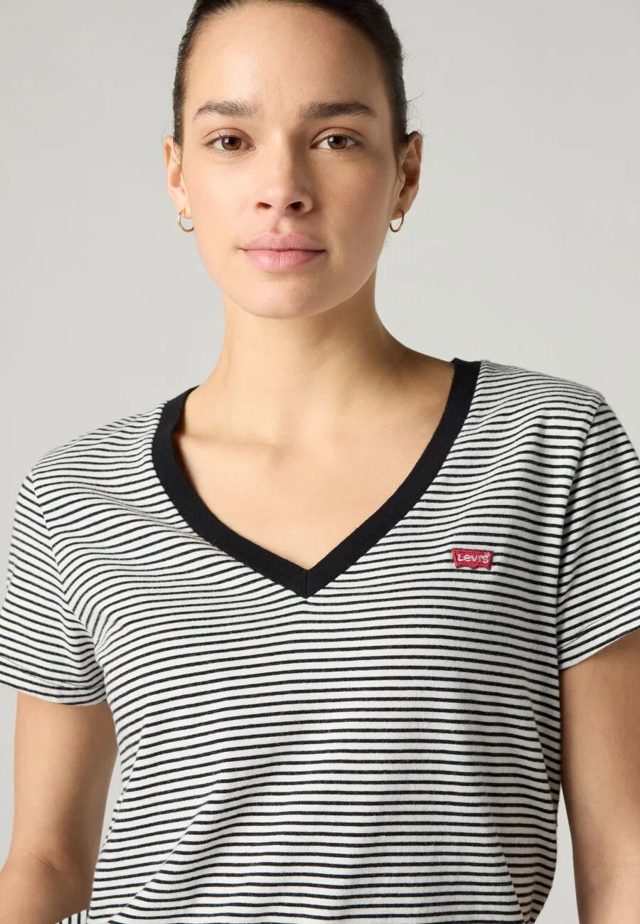 Футболка LEVI'S черного цвета — фото 4