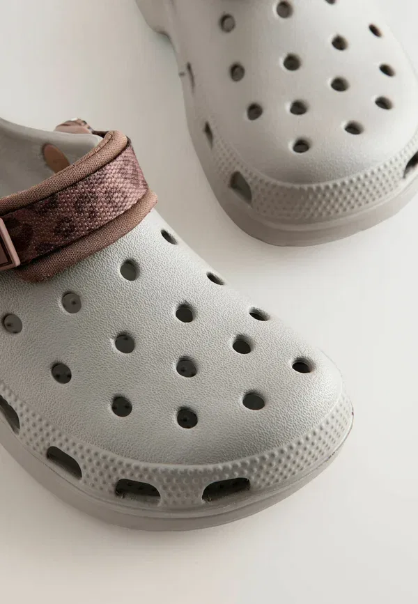 Клоги с вырезами Regular fit - tape strap clogs Next, neutral, нейтральный — фото 4