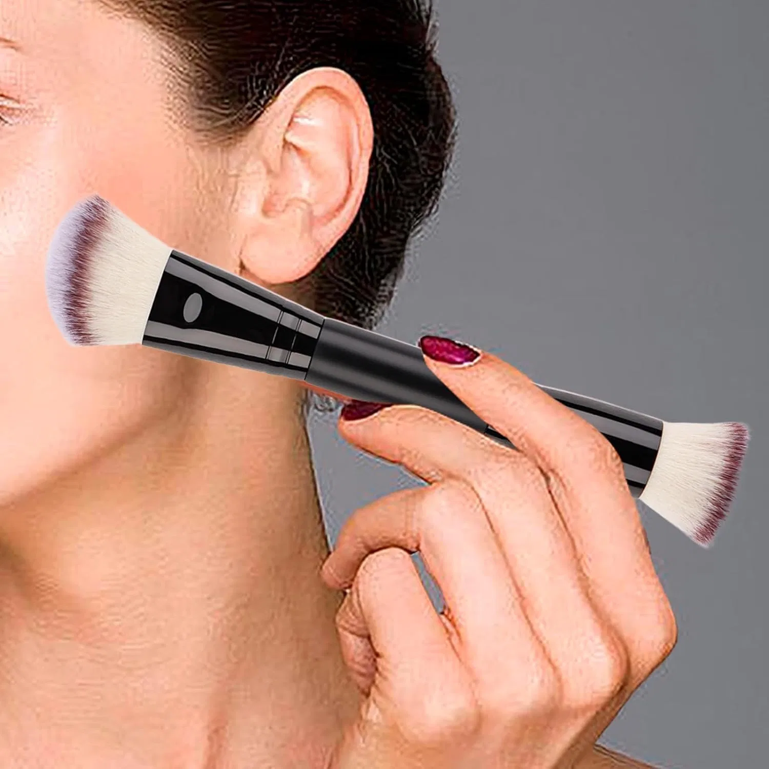 Кисть для макияжа Foundation Brush, черная Generic — фото 3