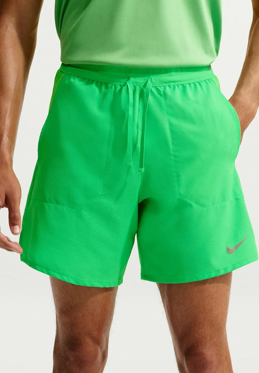 M nk df stride 5in bf short - спортивные шорты Nike Performance, Green Spark Reflective Silv