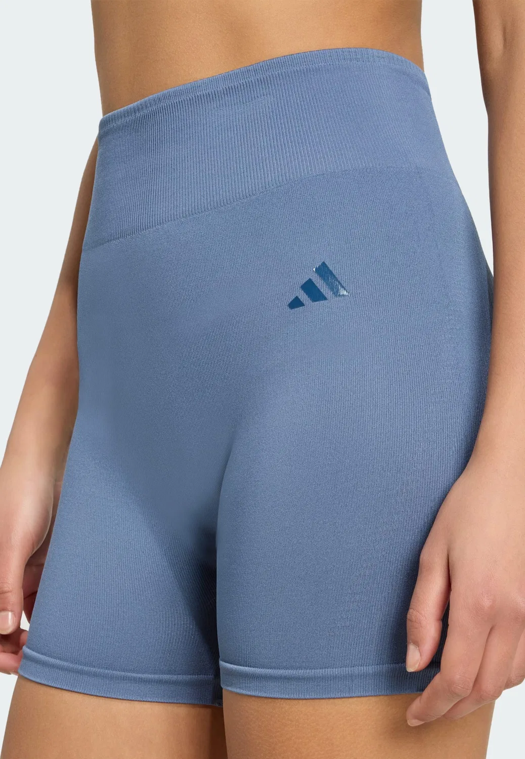Спортивные шорты-скинни Adidas Performance Essentials в дымчато-голубом цвете — фото 3