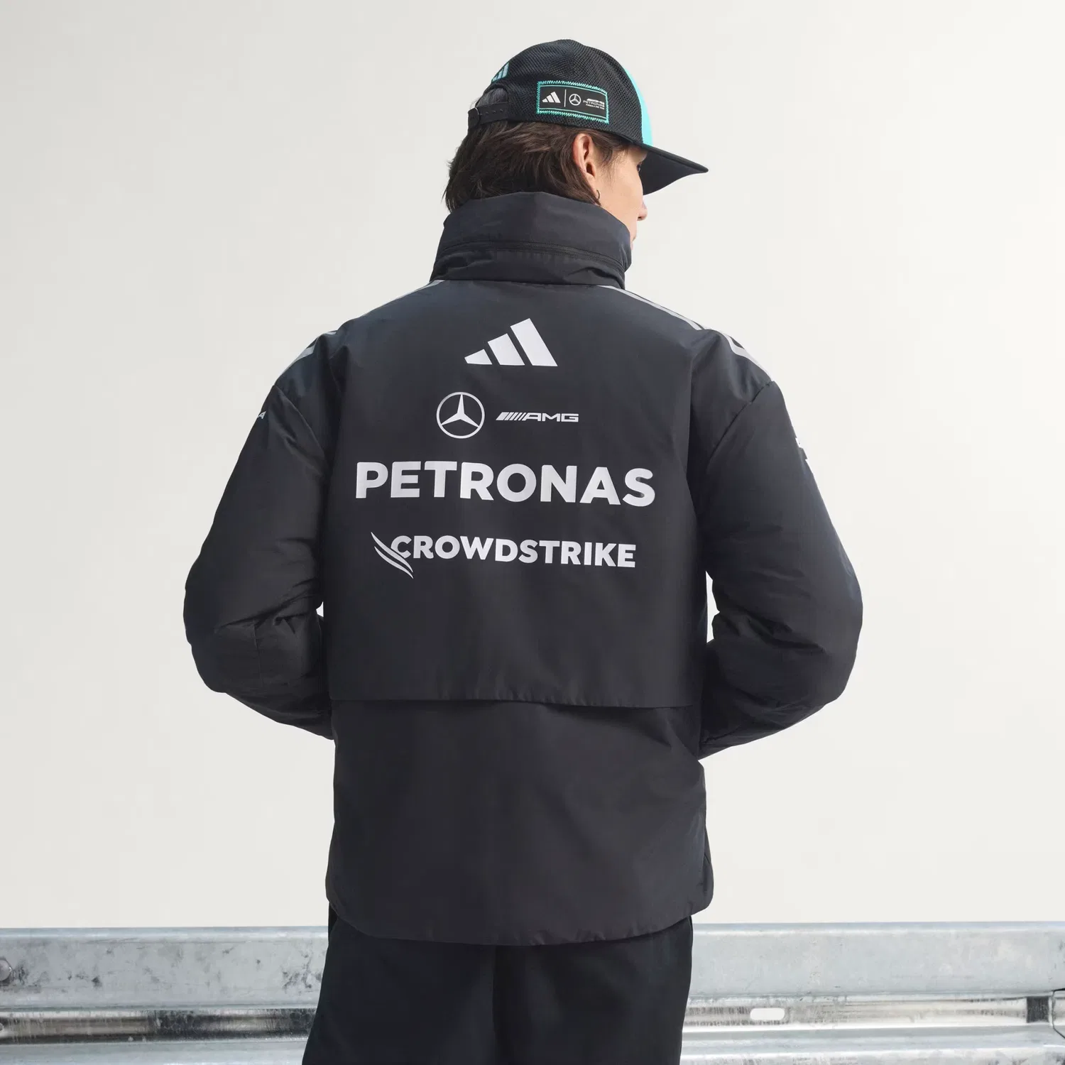 Мужская куртка на молнии с утеплителем Primaloft Mercedes-AMG Petronas Formula 1 Team Engineers Adidas Performance, черный — фото 2