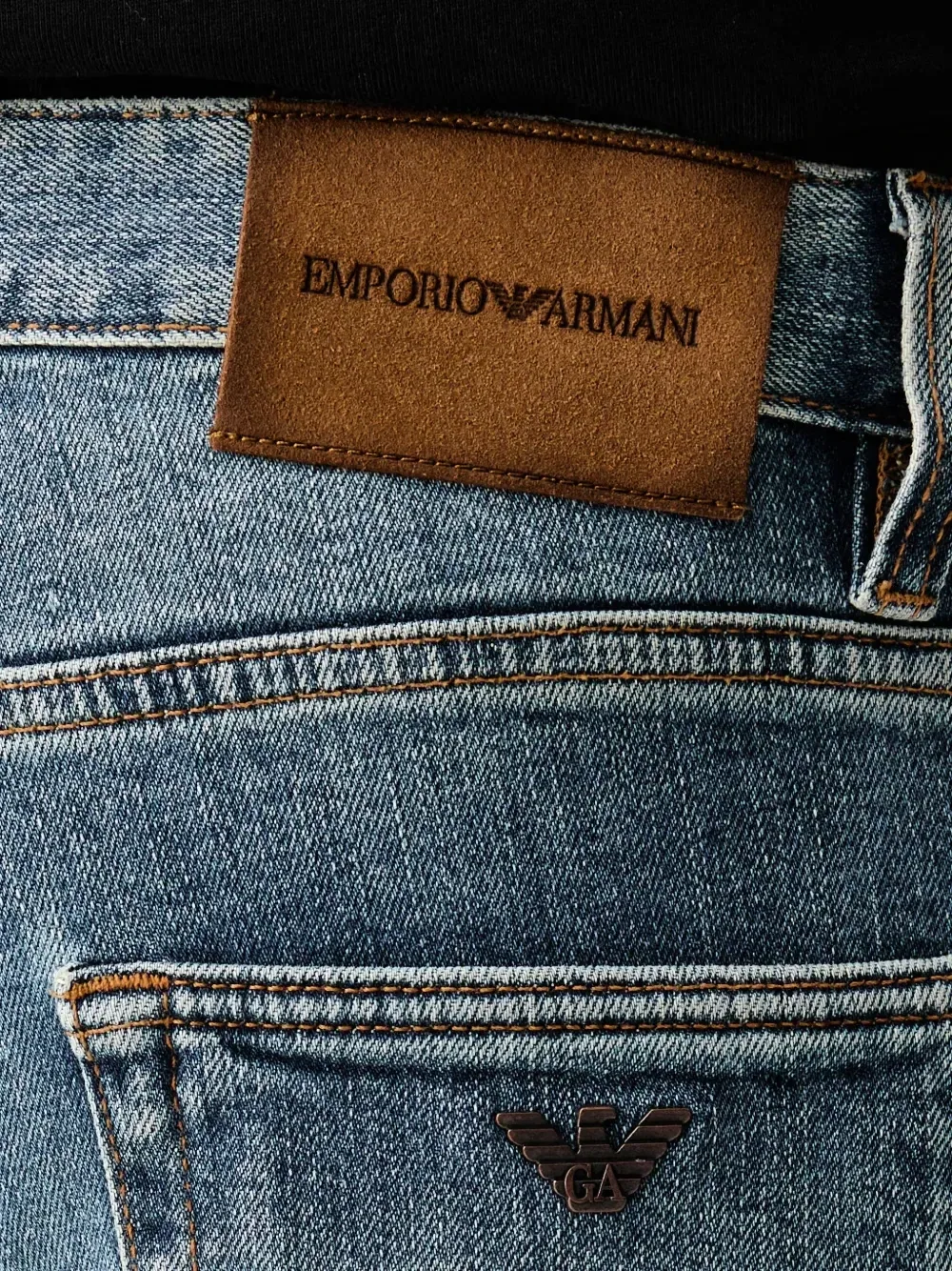 Джинсы прямого кроя с аппликацией-логотипом Emporio Armani, синий — фото 4