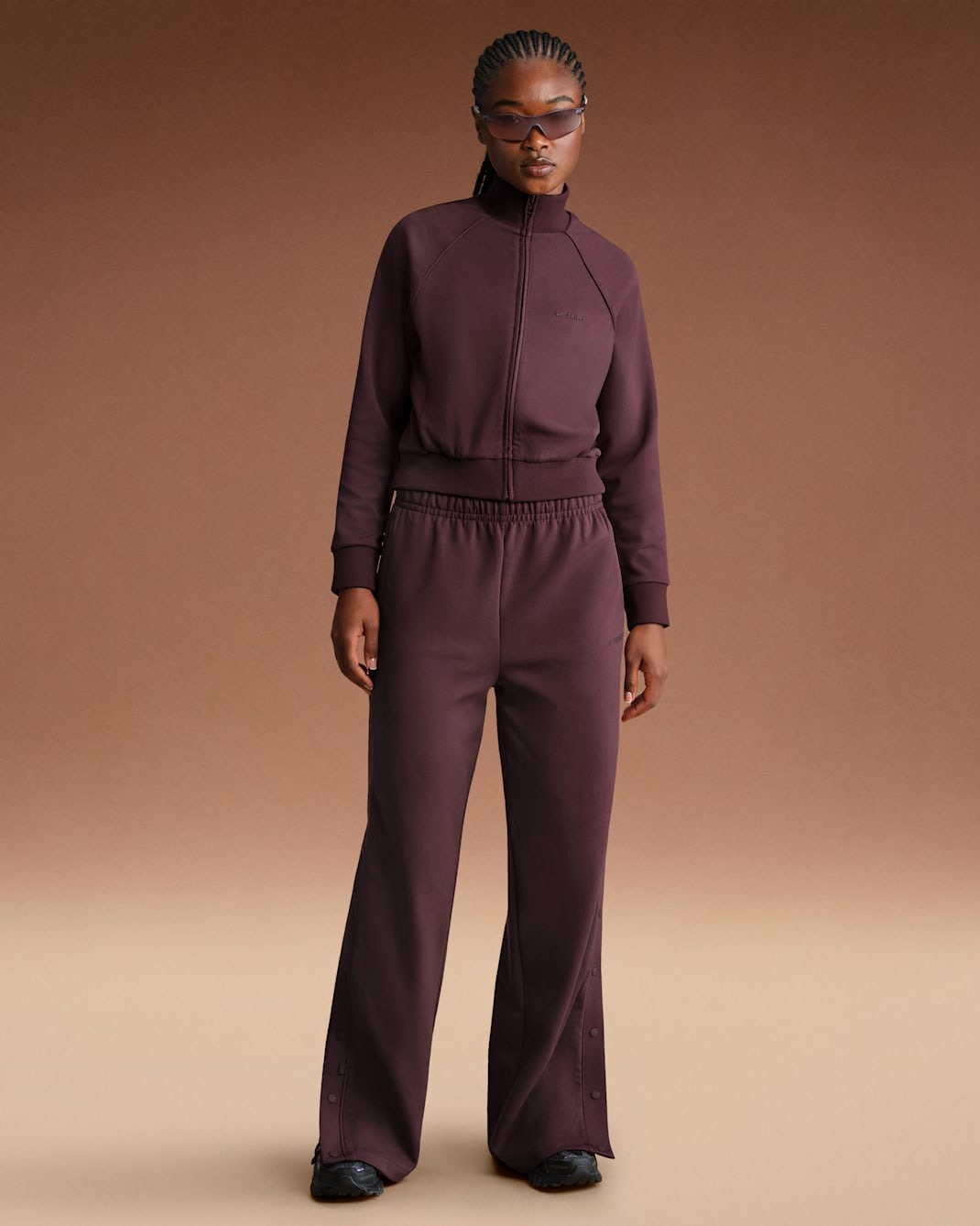 

Спортивные брюки NikeSKIMS Matte Tricot Women's Side-Snap, смородиновый