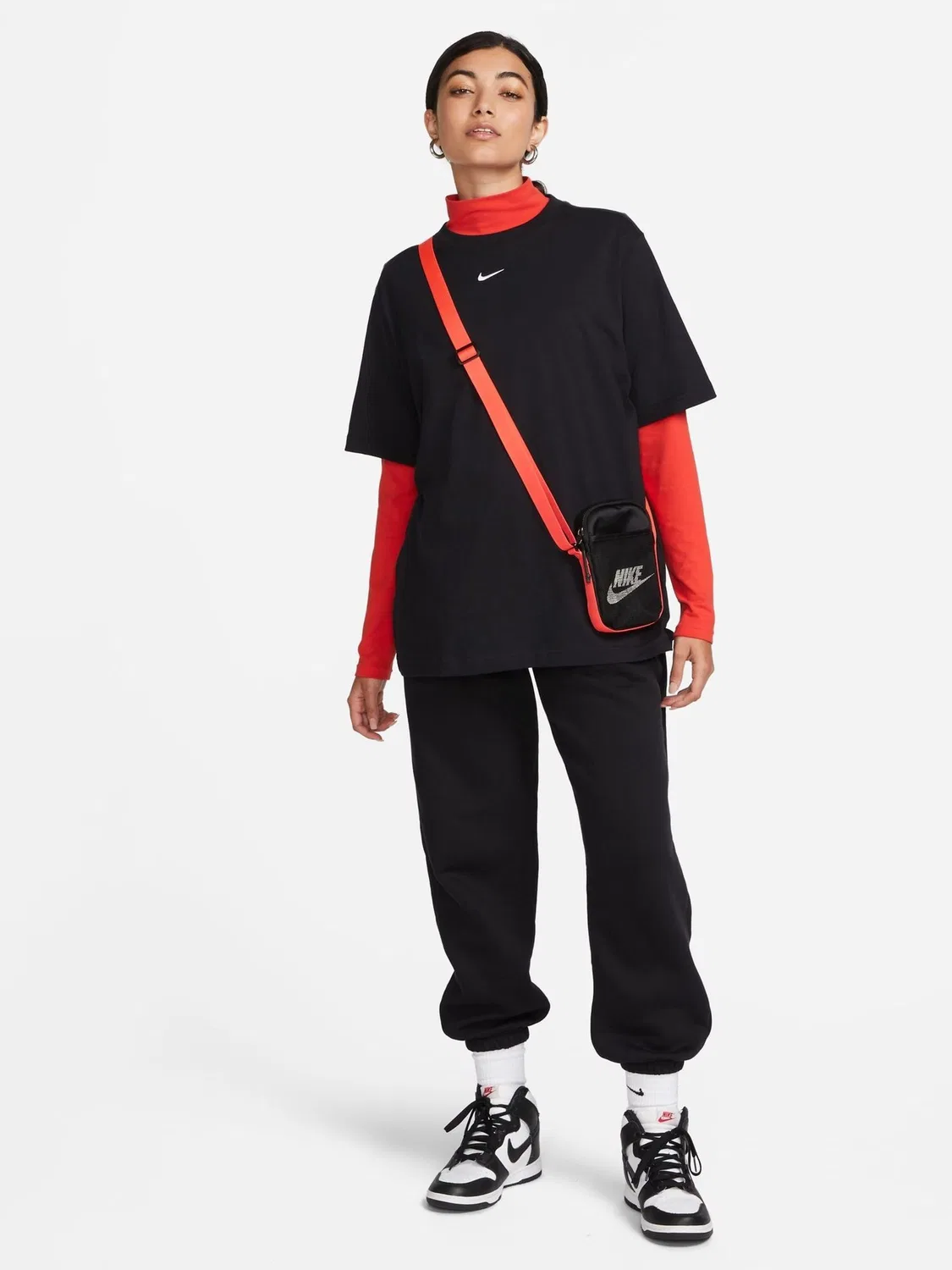 Футболка Nike Sportswear Essential, черный — фото 4