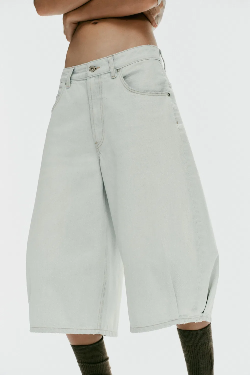Джинсовые шорты средней посадки из денима ZARA, Light blue — фото 3