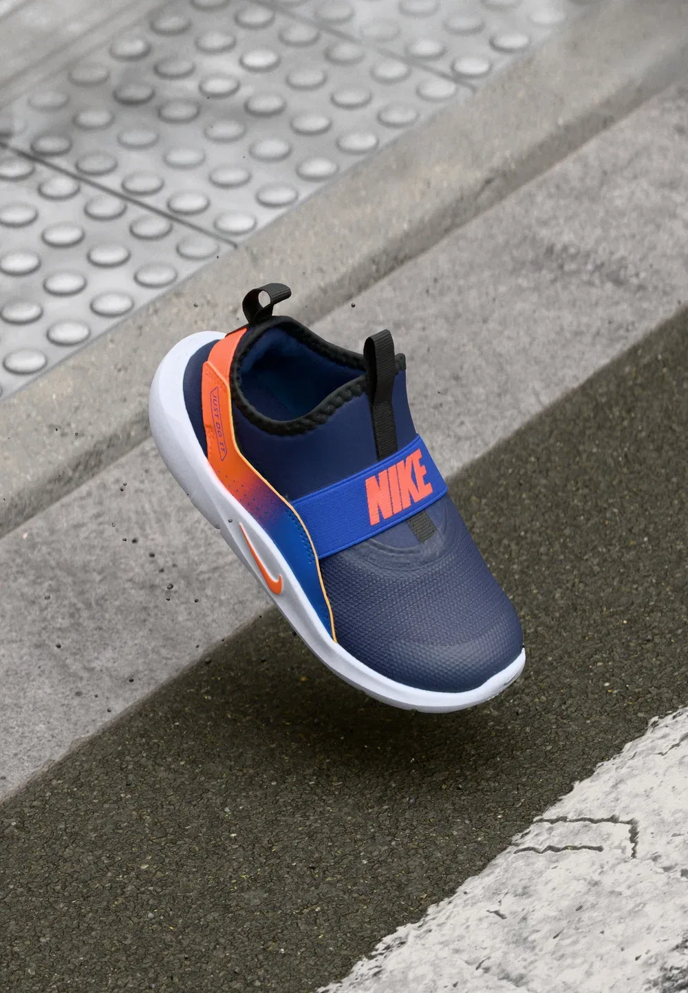 Кроссовки для бега по шоссе Flex Runner 4 TD унисекс Nike Performance, Midnight Navy/Total Orange/Game Royal/Black
