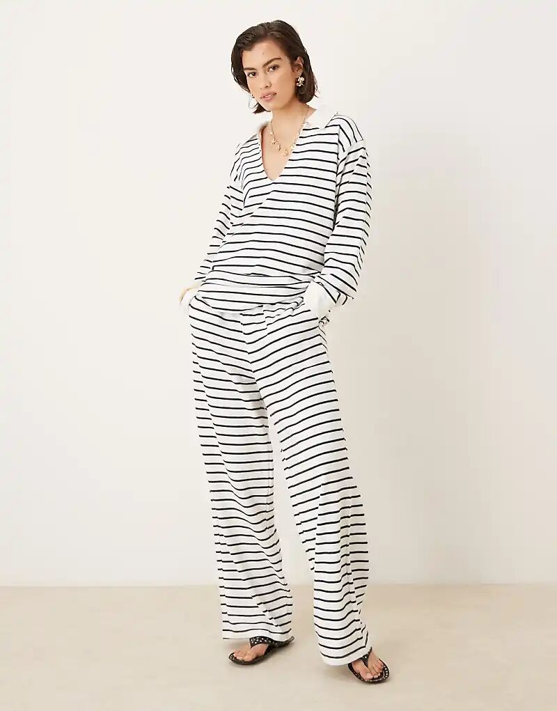 

Прямые брюки с фактурной полоской ASOS DESIGN