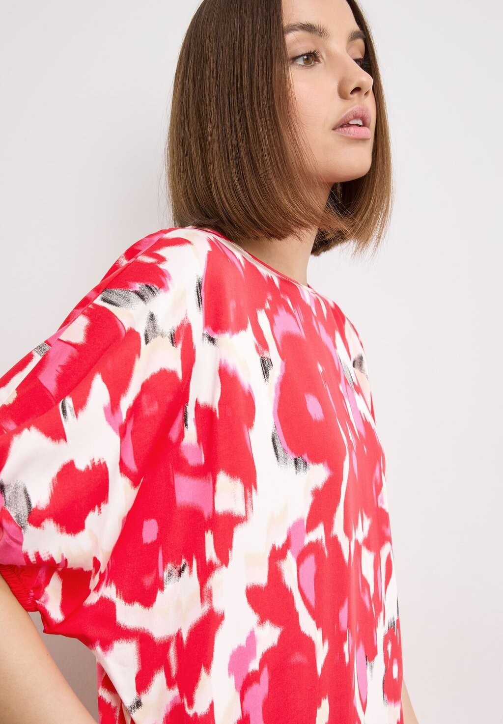 

Дневное платье KURZ LEGERES MIT ALLOVERPRINT Taifun, красный