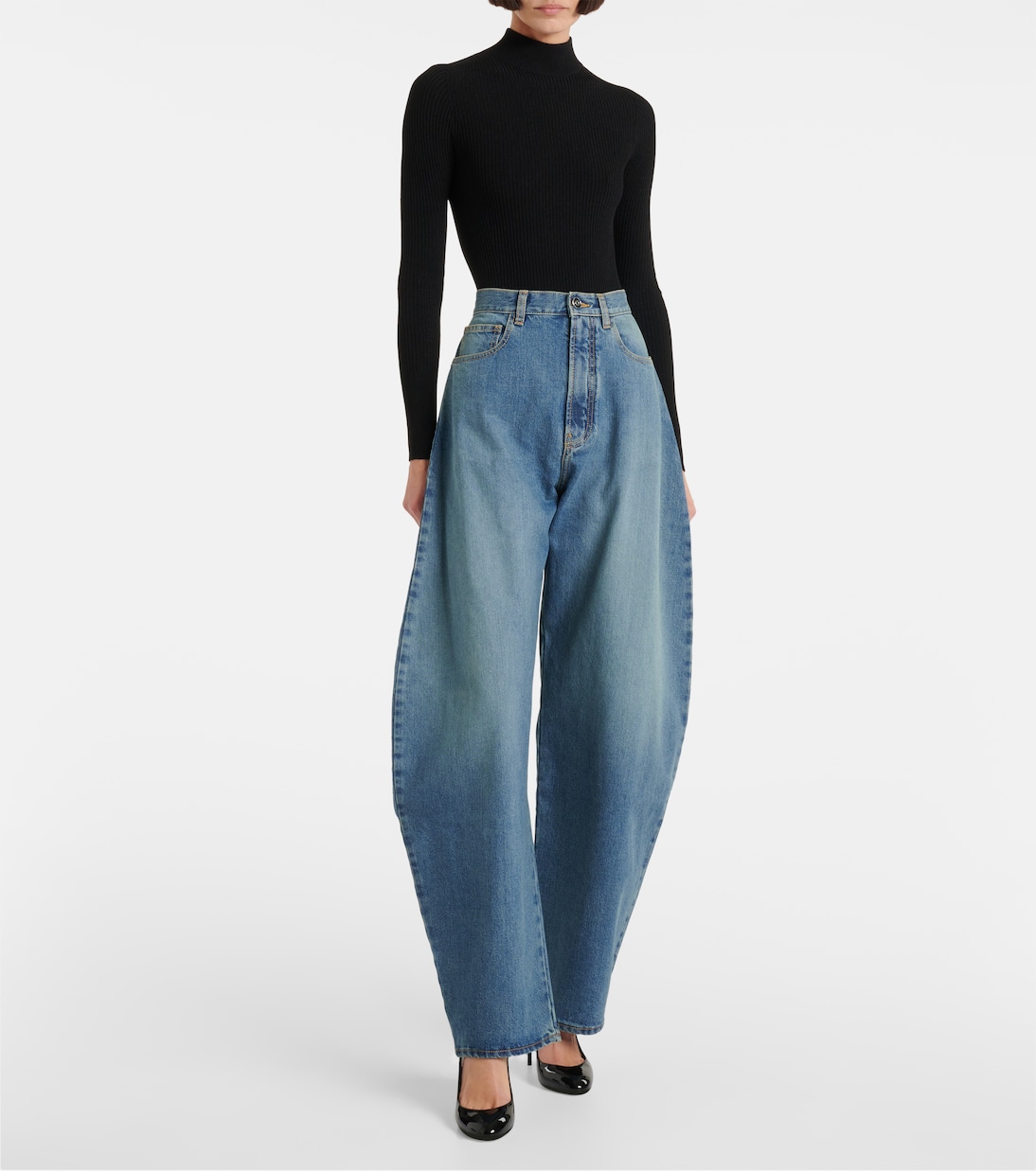 Джинсы с завышенной талией и расклешенными штанинами Alaïa, Bleu Vintage — фото 2