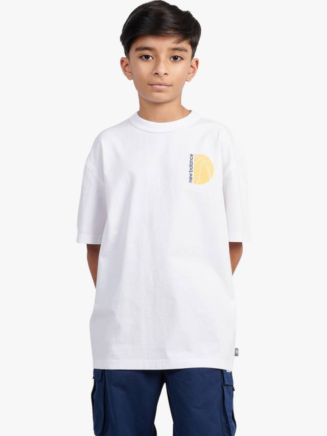 

Детская футболка с принтом баскетбольных колец из хлопка New Balance, Bright White