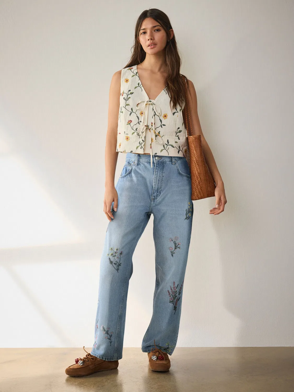Джинсы прямого кроя с высокой посадкой, City Straight Leg Next, Light Blue Floral Embroidered