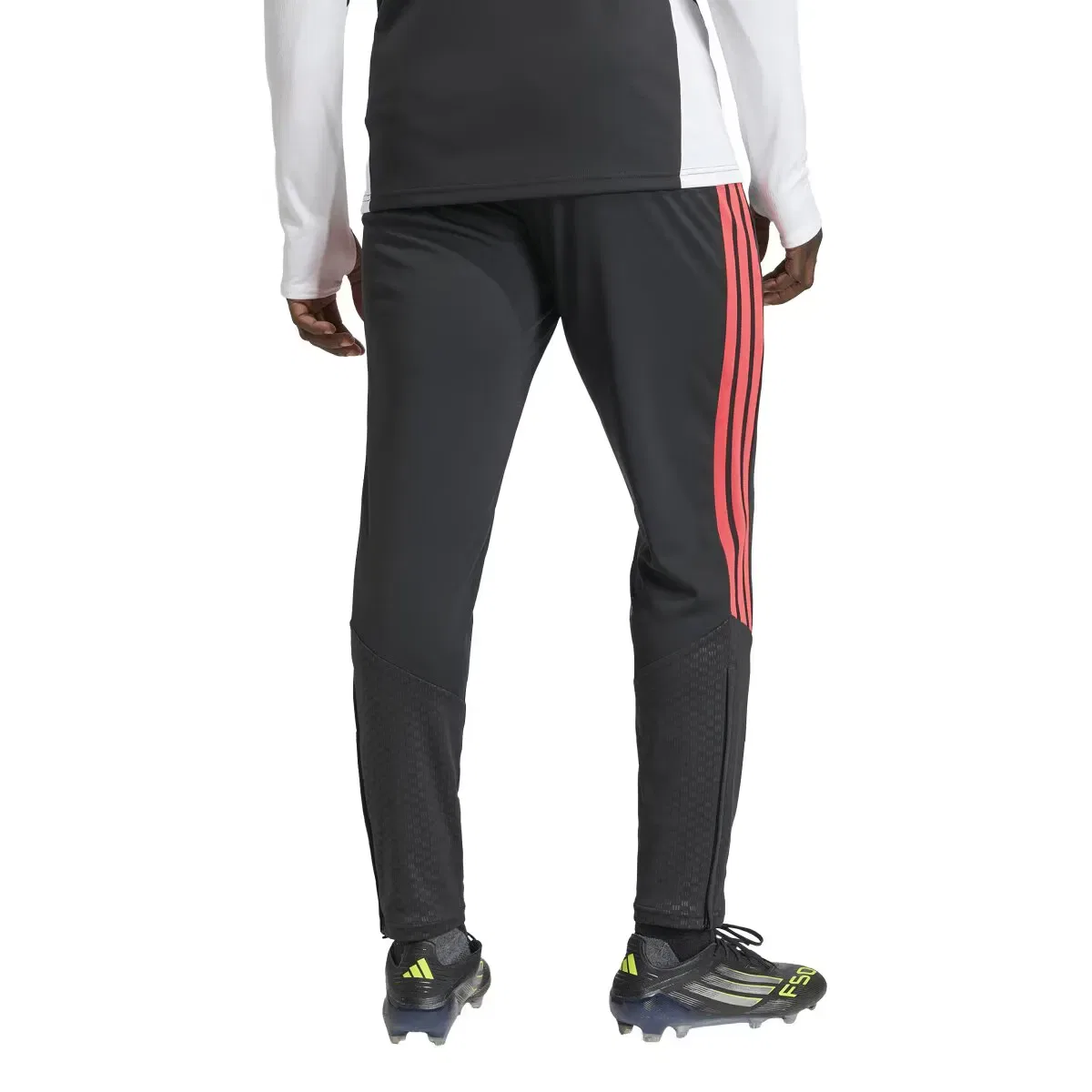 Мужские спортивные штаны с зауженным кроем Tiro 26 Competition adidas, Negro / Rojo — фото 2