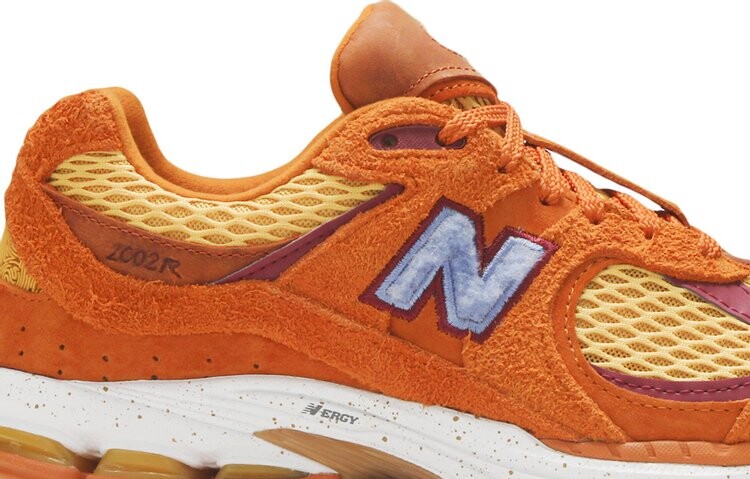 Кроссовки New Balance Salehe Bembury x 2002R 'Peace Be The Journey', оранжевый — фото 3