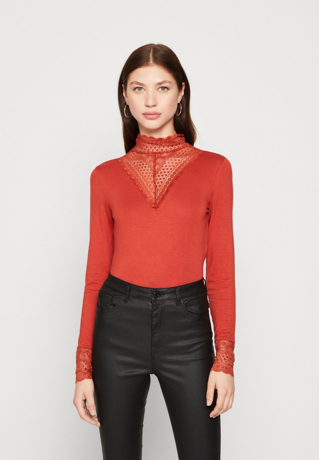 

Футболка с длинным рукавом Vmrosa Highneck Vero Moda, цвет red ochre