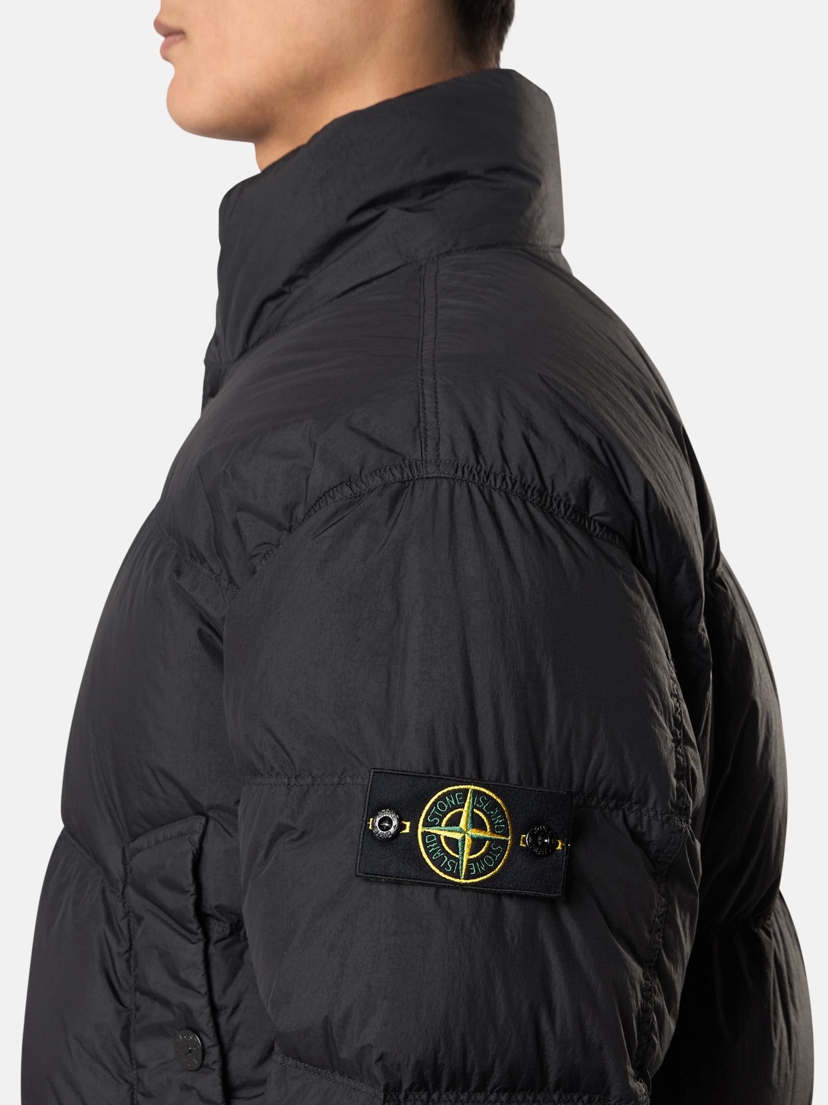 Пуховик с защитой от ветра Stone Island 4100010 CRINKLE REPS NY, RECYCLED NYLON, черный — фото 3