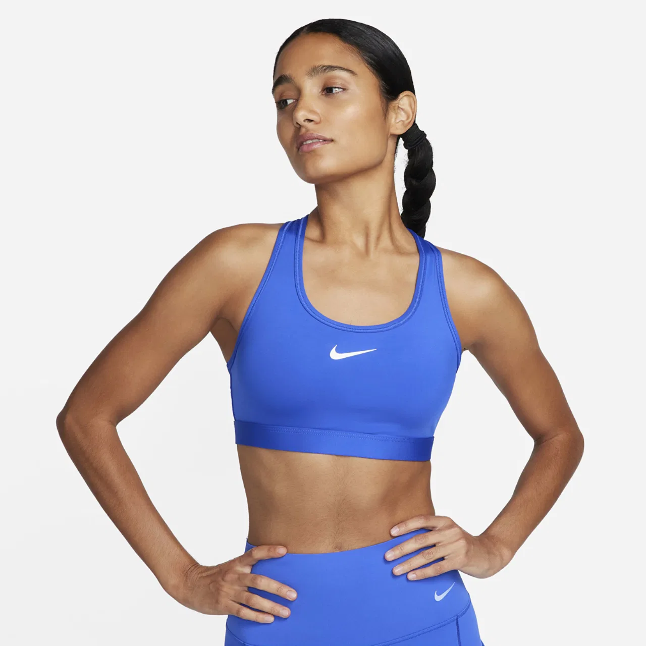 Женский спортивный бюстгальтер средней поддержки Nike Dri-FIT Swoosh, Hyper Royal/White