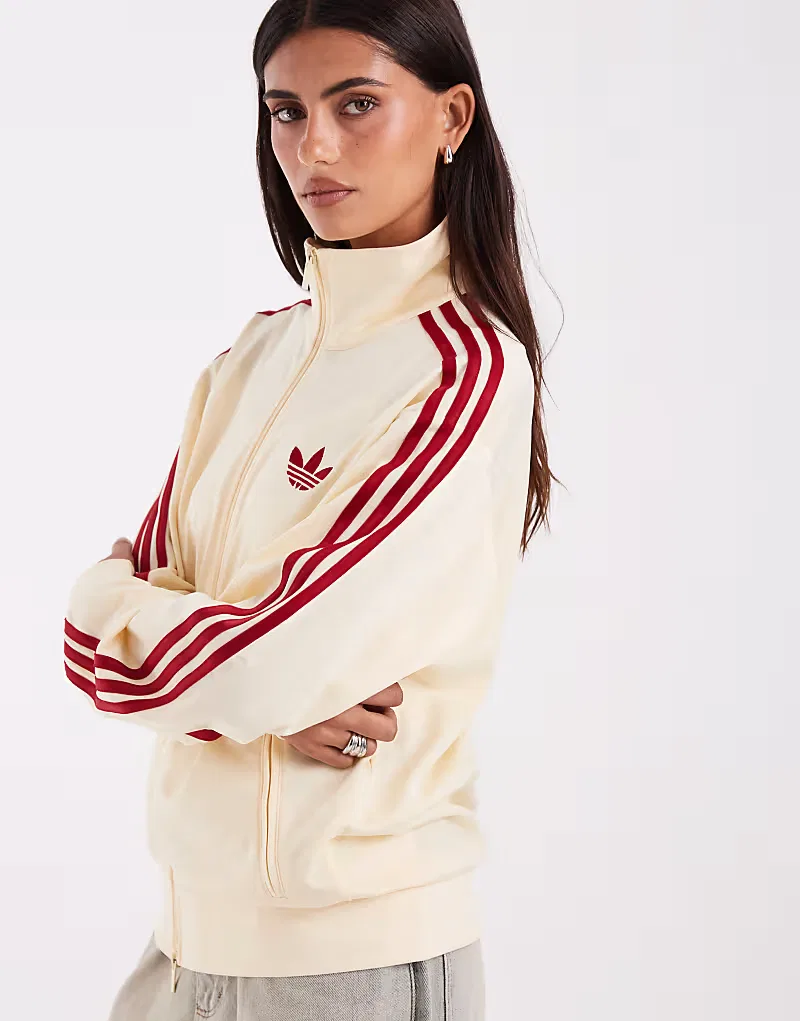 Спортивная куртка Adidas Originals Firebird в теплых ванильных и красных тонах