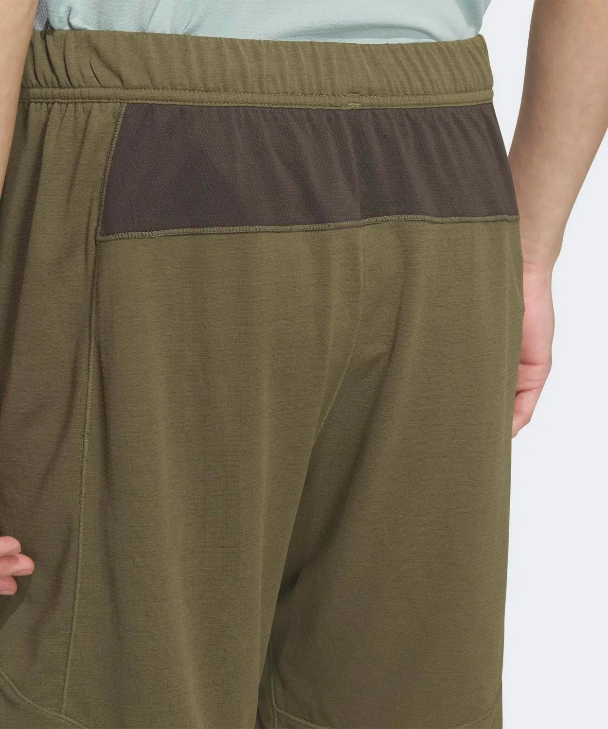 Мужские шорты с длиной по колено Tech Essentials Cool Touch Regular Fit Stealth Slubber 9" Adidas, Khaki — фото 3