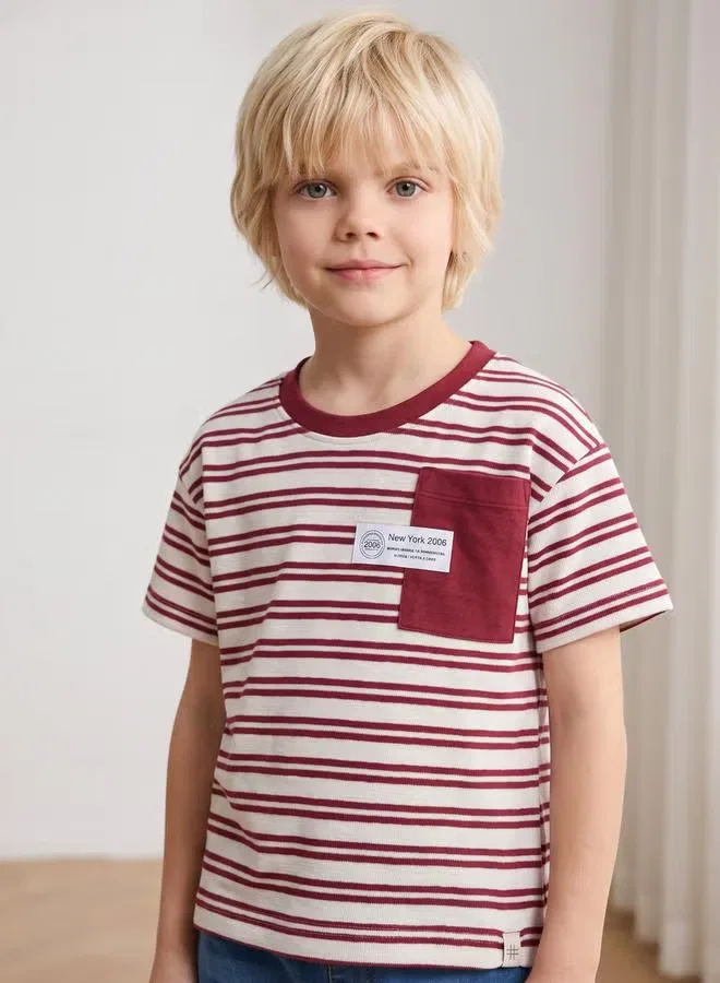 Футболка с принтом в полоску с накладным карманом Juniorloom Take Two, белый — фото 2