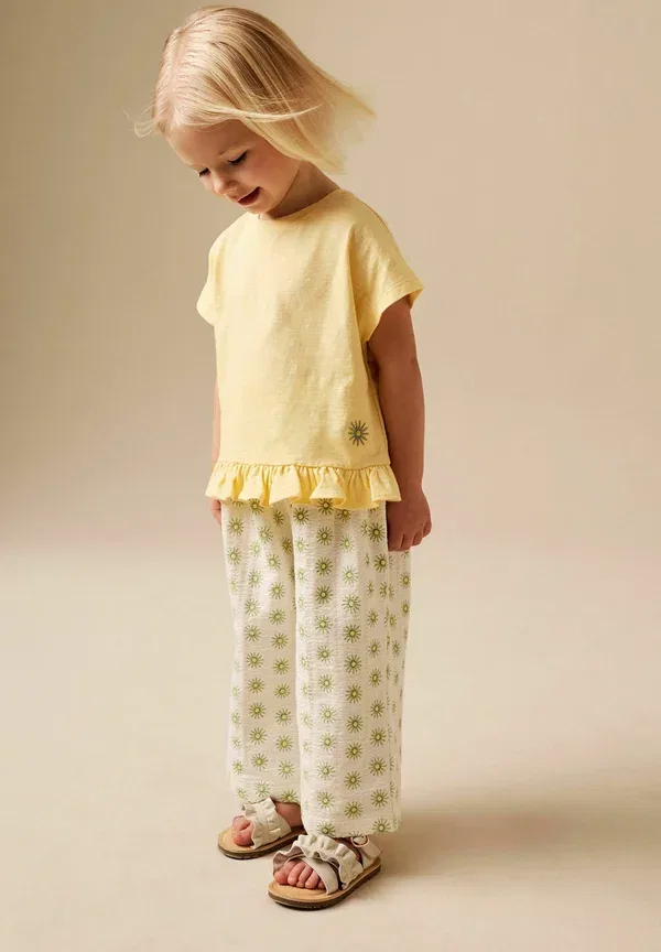 Брючный костюм с цветочным принтом, Regular fit - wide leg trousers set, Next, Yellow flower, желтый — фото 2