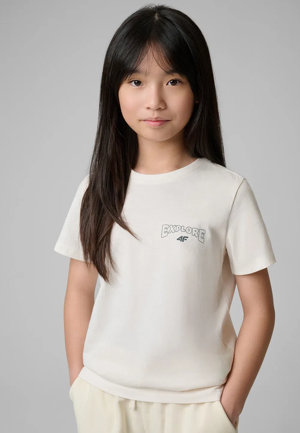 Футболка Regular z nadrukiem dziewczęcy - czarny 140 (9-10 лат) - футболка с принтом 4F, Off White — фото 3