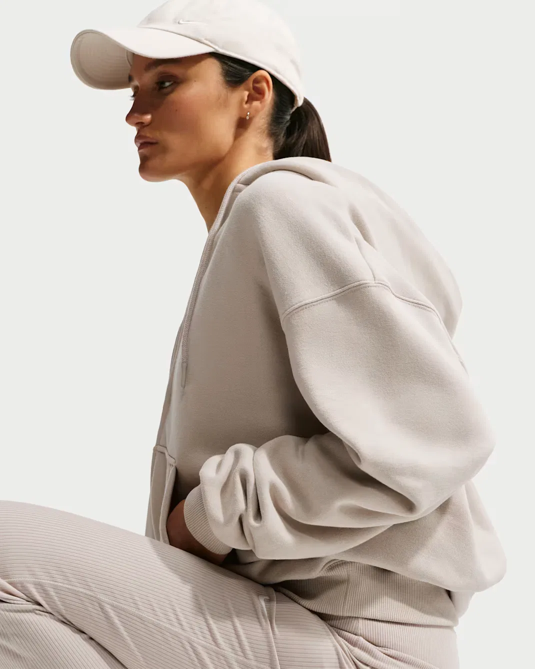 Женская толстовка оверсайз на молнии Nike Studio Fleece Medium Weight, Cream II/Sail — фото 3