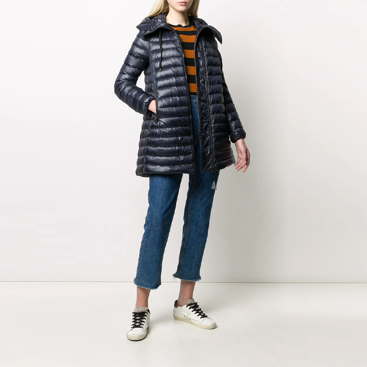 Пуховик женский морской синий Moncler — фото 3