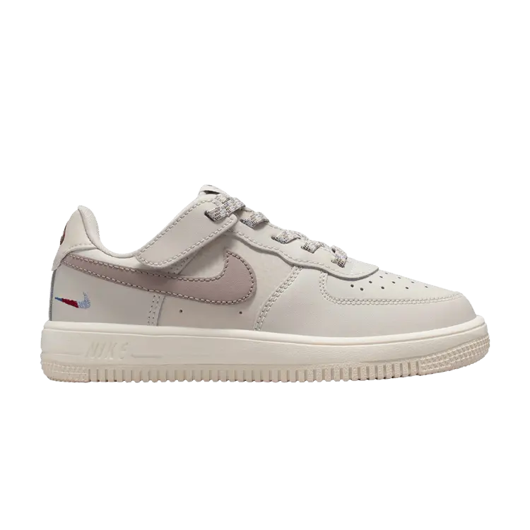 

Кроссовки Nike Force 1 Low LV8 EasyOn PS 'Light Orewood Brown Burgundy Crush', серый