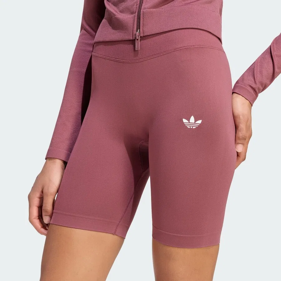 Узкие леггинсы ADIDAS ORIGINALS 'Essentials' красного цвета — фото 4