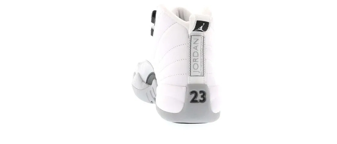 Детские кроссовки Lifestyle с белым тисненым верхом Jordan 12 Retro, White/Black-Wolf Grey — фото 4