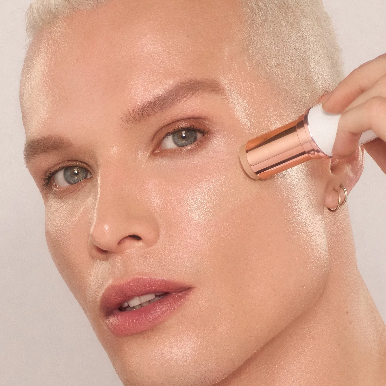 Тональный стик Unreal Skin Sheer Glow Tint Charlotte Tilbury, 10 г, Shade 6 Medium — фото 2