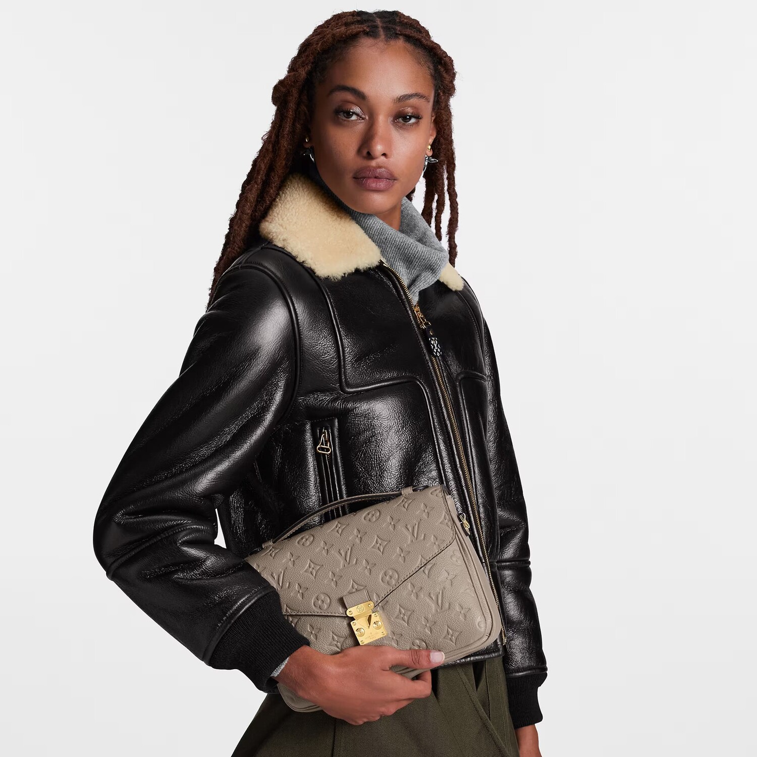 

Сумка Louis Vuitton Pochette Metis, серо-бежевый