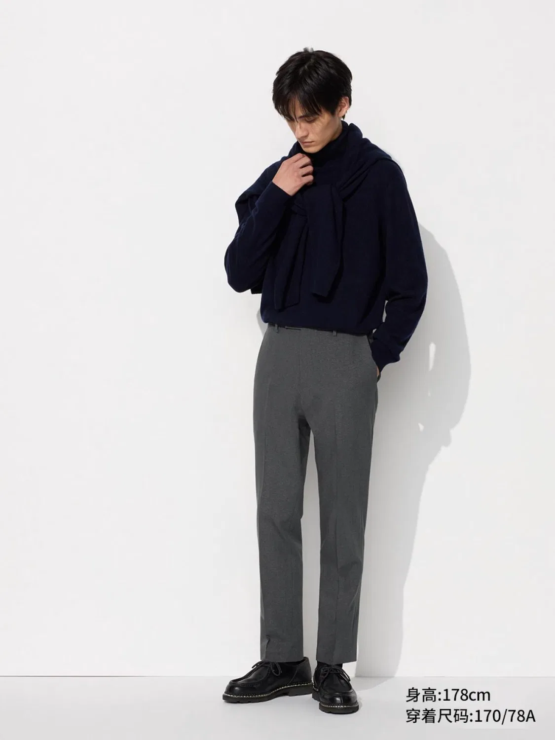 Брюки легкие быстросохнущие эластичные из смесовой ткани Uniqlo, темно-серый