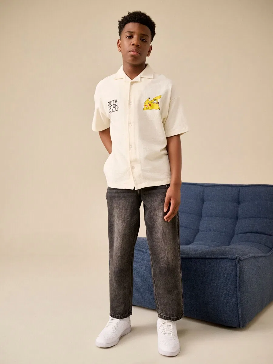 Рубашка Next Regular fit Button Up Shirt 'Pokemon' цвета слоновой кости — фото 3