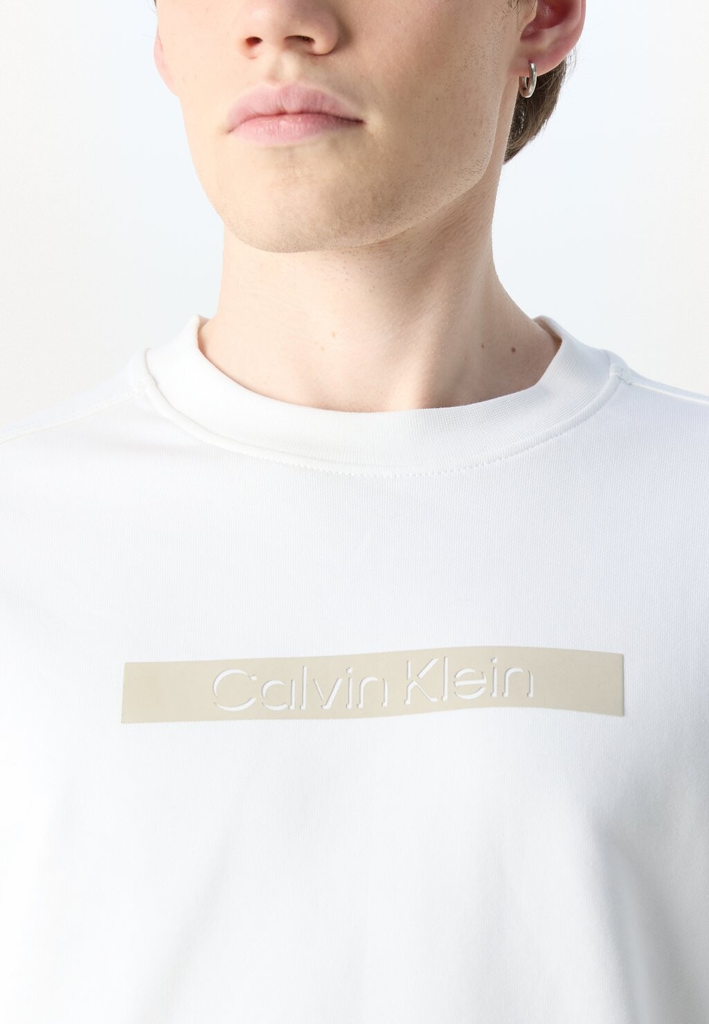 

Спортивный свитер CUT OUT SHADOW LOGO Calvin Klein, белый