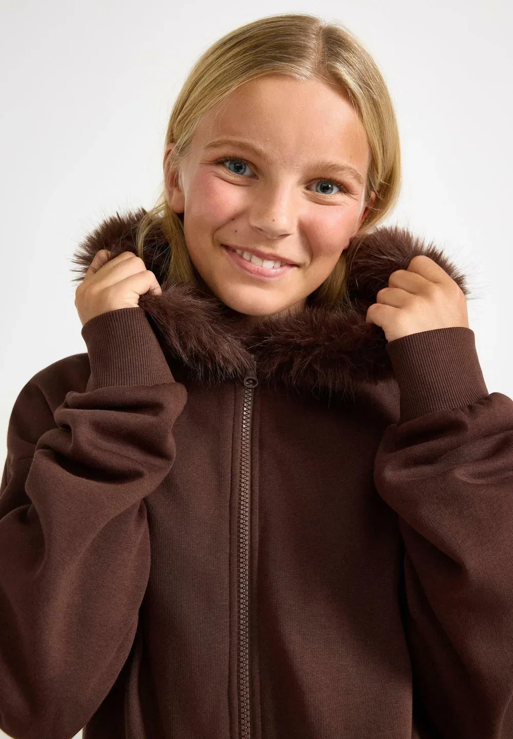 Толстовка с капюшоном и искусственным мехом на молнии Lindex, Dark Brown — фото 4