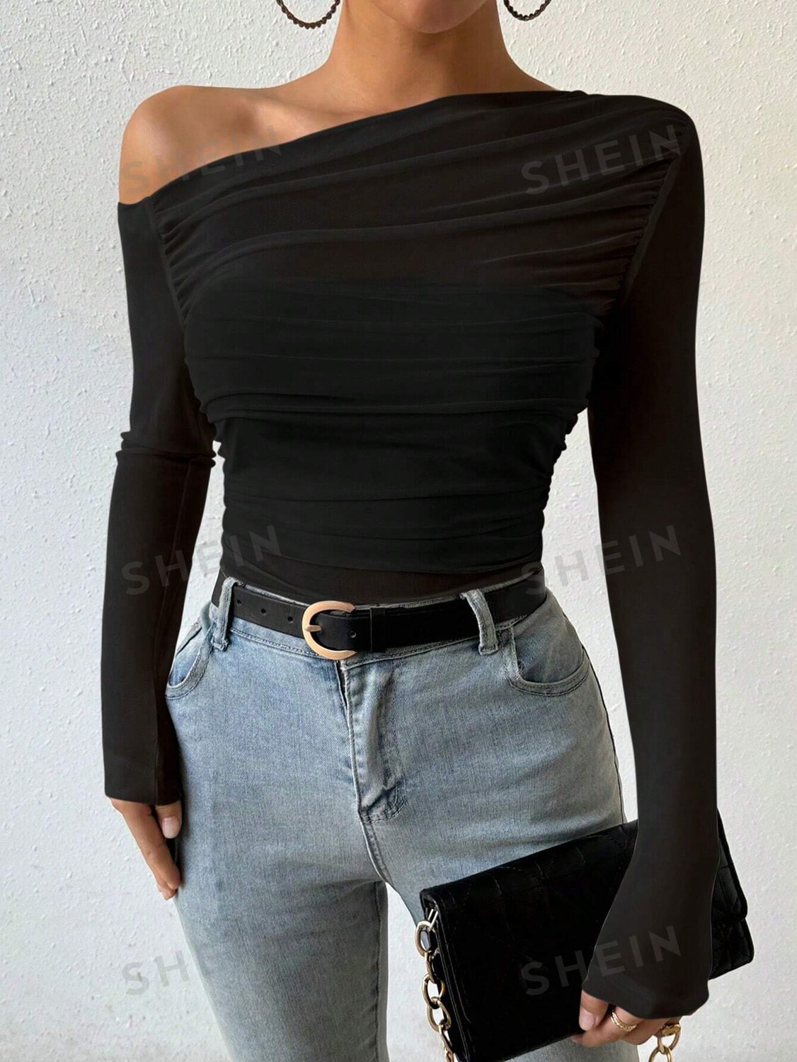 

Футболка плиссированная Shein Privé с асимметричным вырезом, черный