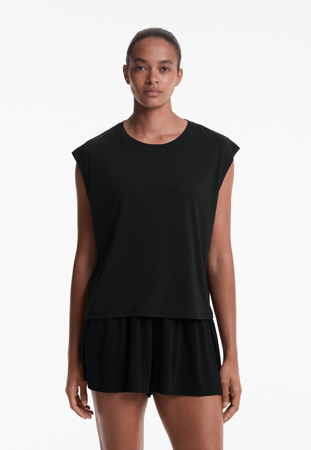 

Базовая футболка SOFT TOUCH SLEEVELESS OYSHO, черный
